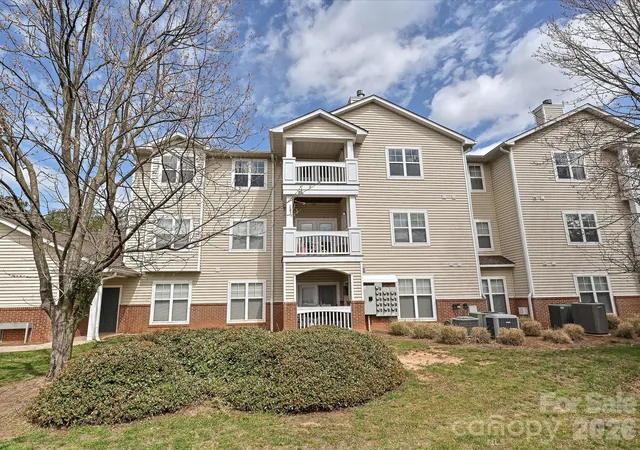 Listing Photo 2 - Condo for sale in building located at 11873 Ridgeway Park Dr, Charlotte, NC 28277