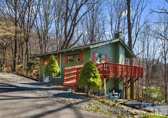 Photo 1 of Single family home for sale at 300 Francis Asbury Rd, Waynesville, NC 28785 | MLS# 4363928 | Listing updated on 2026-09-14