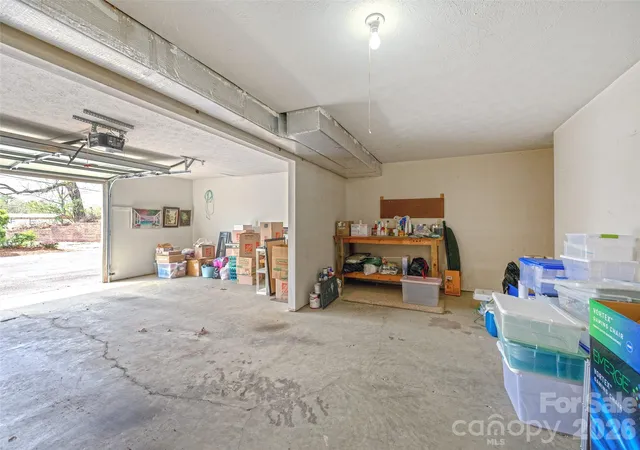 Homes for sale in Hendersonville, NC | 103 Oakwood Place, Hendersonville, NC 28792 | Houzeo