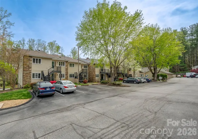 2nd image of 451 Britton Creek Dr, Hendersonville, NC 28791 | MLS# 4364012