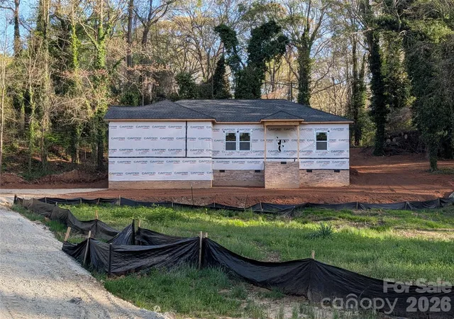 Homes for sale in York, SC | 323 Oak St, York, SC 29745 | MLS# 4364078