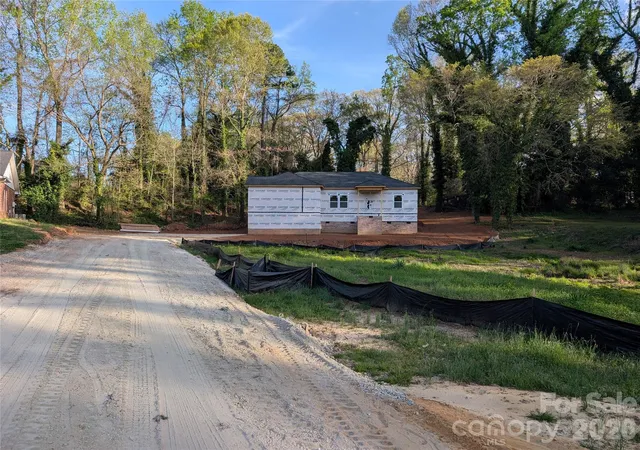 Homes for sale in York, SC | 323 Oak St, York, SC 29745 | MLS# 4364078