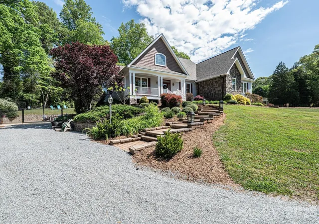 Photo 3 of Single family home for sale at 3085 James St, Catawba, NC 28609 | MLS# 4364096 | Listing updated on 2026-09-19