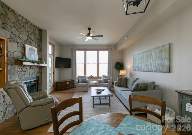 3rd image of 10 Stoney Fls Loop, Burnsville, NC 28714