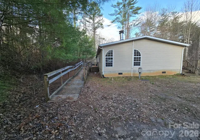 Photo 3 of Single family home for sale at 6 Woodland St, Spruce Pine, NC 28777 | MLS# 4364212 | Listing updated on 2026-09-19