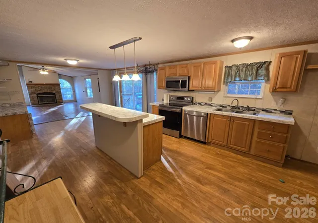 Photo 3 of Single family home for sale at 6 Woodland St, Spruce Pine, NC 28777 | MLS# 4364212 | Listing updated on 2026-09-19