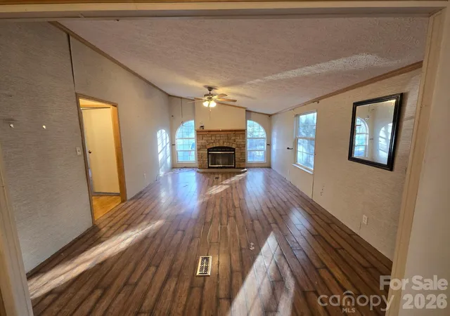Photo 4 of Single family home for sale at 6 Woodland St, Spruce Pine, NC 28777 | MLS# 4364212 | Listing updated on 2026-09-19