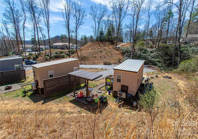 Listing Photo 2 - Condo for sale in building located at 20 30 40 50 Stardust Wy, Brevard, NC 28712 - Unit #
