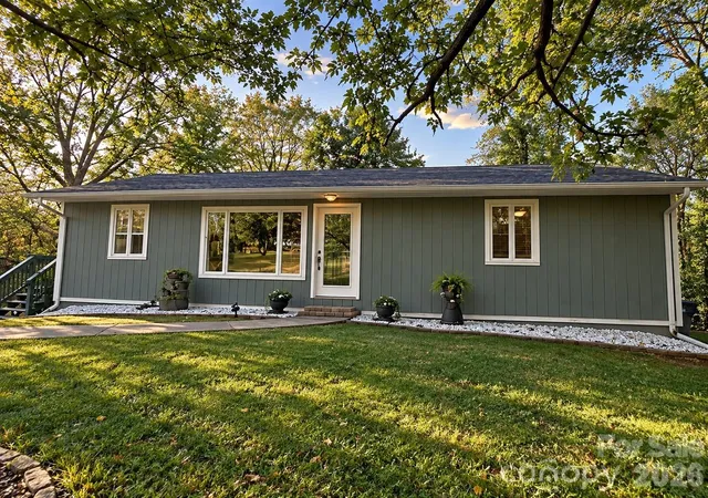 Photo 2 of Single family home for sale at 120 42nd Avenue Cir Ne, Hickory, NC 28601 | MLS# 4364282 | Listing updated on 2026-09-29
