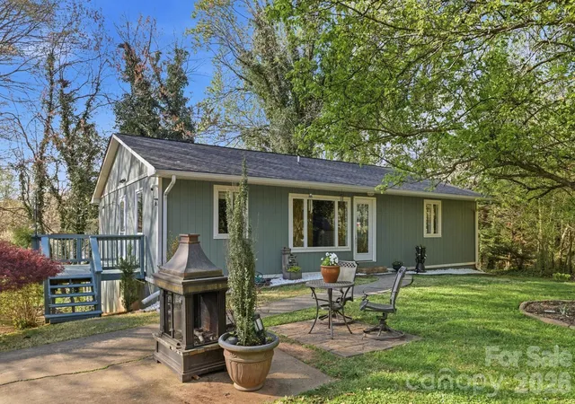 Photo 2 of Single family home for sale at 120 42nd Avenue Cir Ne, Hickory, NC 28601 | MLS# 4364282 | Listing updated on 2026-08-28