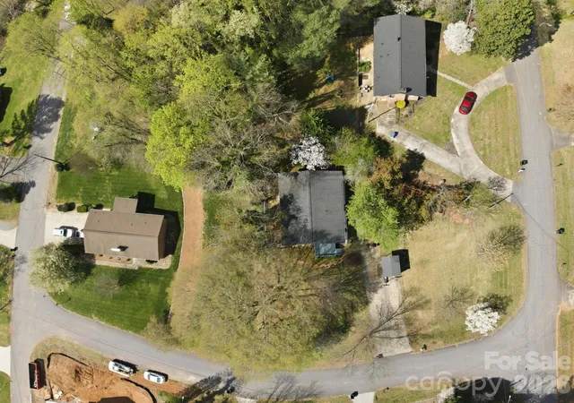 Photo 4 of Single family home for sale at 120 42nd Avenue Cir NE, Hickory, NC 28601 | MLS# 4364282 | Listing updated on 2026-08-28