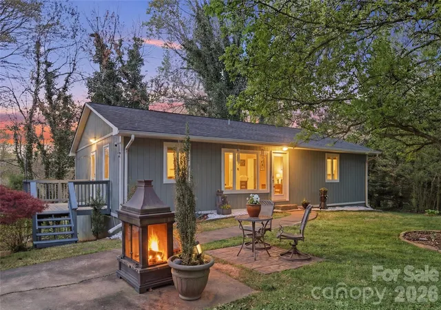 Photo 3 of Single family home for sale at 120 42nd Avenue Cir Ne, Hickory, NC 28601 | MLS# 4364282 | Listing updated on 2026-08-28