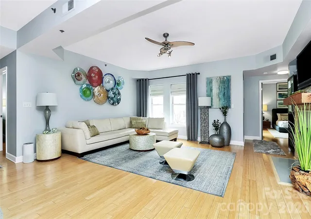 Listing Photo 4 - Condo for sale in building located at 1320 Fillmore Ave, Charlotte, NC 28203 - Unit #418