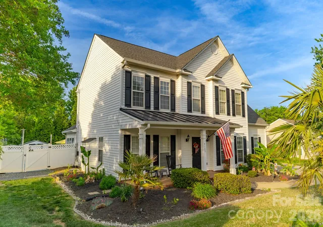Photo 3 of Single family home for sale at 4105 Autumn Cvs Dr, Clover, SC 29710 | MLS# 4364325 | Listing updated on 2026-09-02