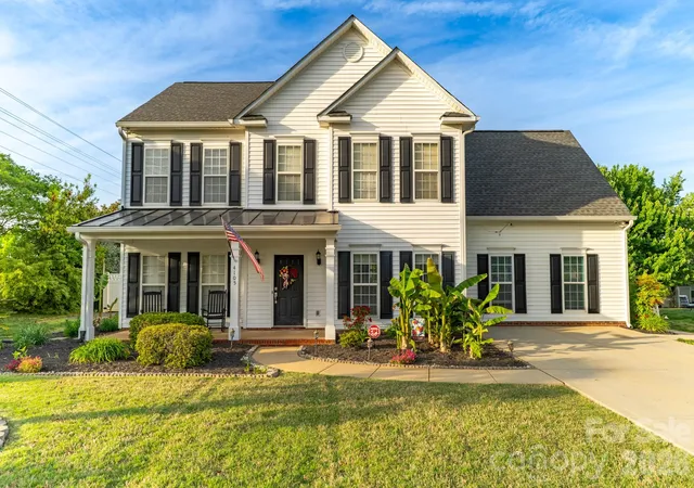 Photo 2 of Single family home for sale at 4105 Autumn Cvs Dr, Clover, SC 29710 | MLS# 4364325 | Listing updated on 2026-09-02