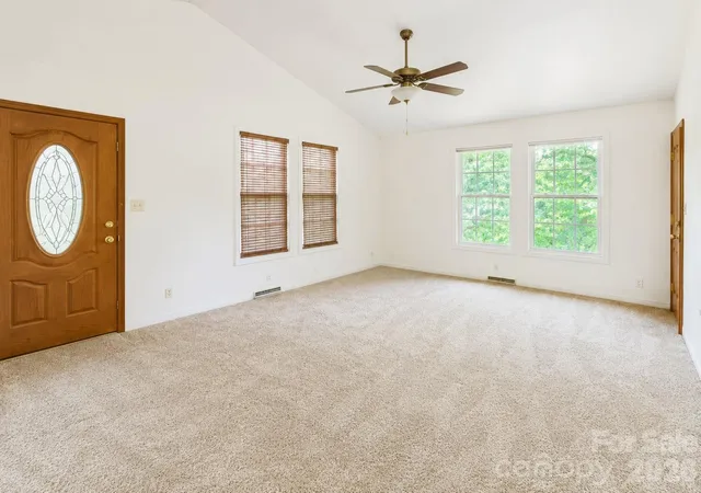 Photo 5 of Single family home for sale at 625 Stillwater Ct, Clover, SC 29710 | MLS# 4364329 | Listing updated on 2026-08-30