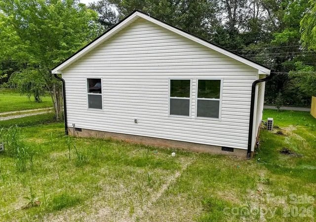 Photo 3 of Single family home for sale at 133 Moore St, Hendersonville, NC 28739 | MLS# 4364392 | Listing updated on 2026-08-05