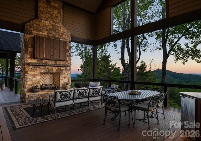 Photo 3 of Single family home for sale at 31 Bear Tree Ct, Hendersonville, NC 28792 | MLS# 4364393 | Listing updated on 2026-09-30