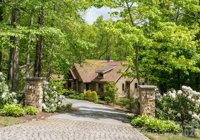 Photo 3 of Single family home for sale at 587 Autumn Sky Dr, Hendersonville, NC 28792 | MLS# 4364396 | Listing updated on 2026-08-06