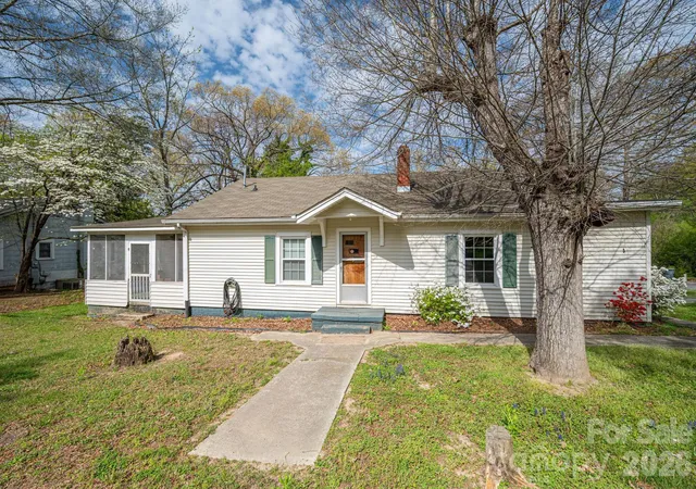 Homes for sale in Dallas, NC | 111 E Carlton St, Dallas, NC 28034 | MLS# 4364397