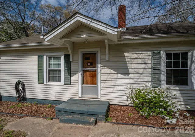 Homes for sale in Dallas, NC | 111 E Carlton St, Dallas, NC 28034 | MLS# 4364397