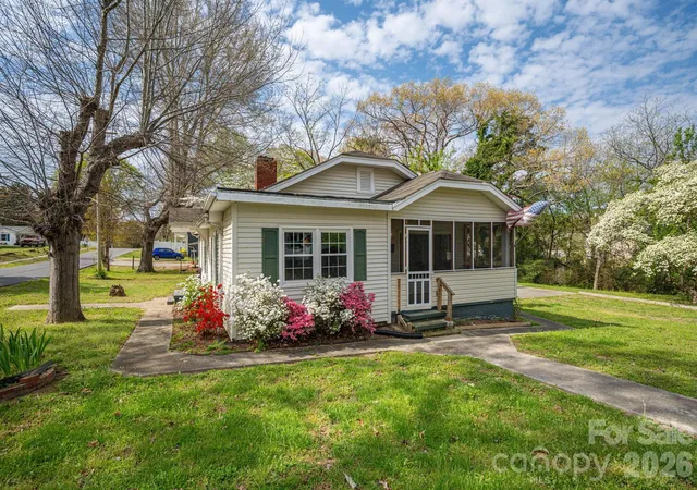 Homes for sale in Dallas, NC | 111 E Carlton St, Dallas, NC 28034 | MLS# 4364397