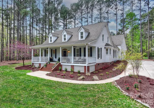Photo 1 of Single family home for sale at 271 Beaten Path Rd, Mooresville, NC 28117 | MLS# 4364554 | Listing updated on 2026-09-12