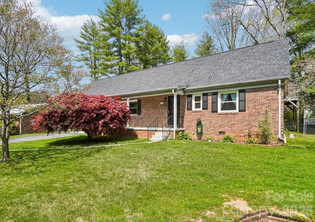 1st image of 710 Heatherwood Dr, Hendersonville, NC 28792 | MLS# 4364577