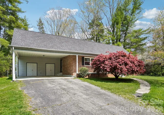 3rd image of 710 Heatherwood Dr, Hendersonville, NC 28792 | MLS# 4364577