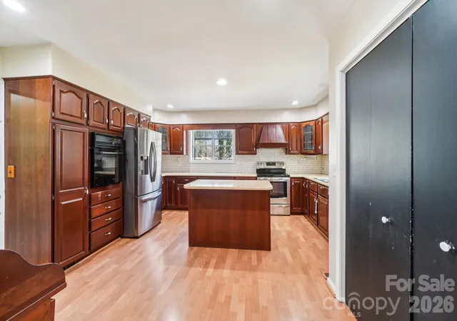 5th image of 710 Heatherwood Dr, Hendersonville, NC 28792 | MLS# 4364577