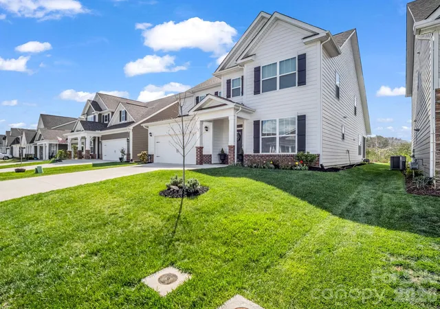 3rd image of 255 Fox Cove Rd, Hendersonville, NC 28792 | MLS# 4364632
