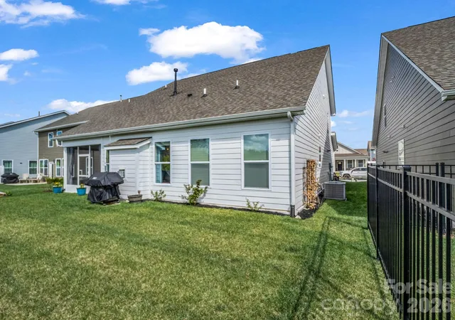 5th image of 255 Fox Cove Rd, Hendersonville, NC 28792 | MLS# 4364632