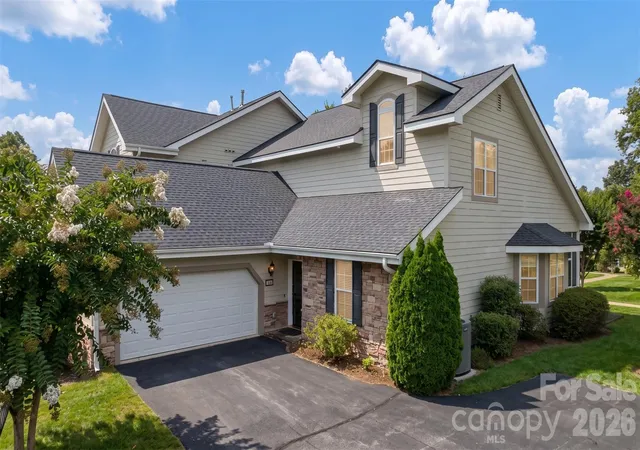 Photo 1 of Townhouse for sale at 124 Towne Pl Dr, Hendersonville, NC 28792 | MLS# 4364693 | Listing updated on 2026-09-24