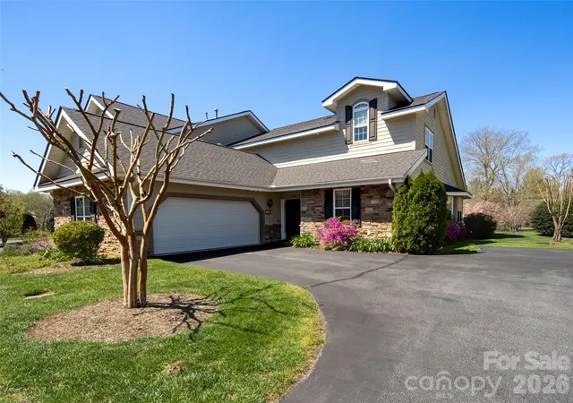 1st image of 124 Towne Pl Dr, Hendersonville, NC 28792 | MLS# 4364693