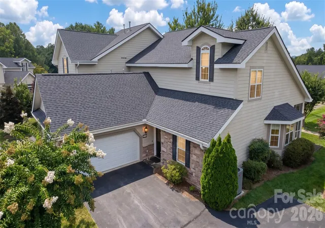Photo 2 of Townhouse for sale at 124 Towne Pl Dr, Hendersonville, NC 28792 | MLS# 4364693 | Listing updated on 2026-09-24