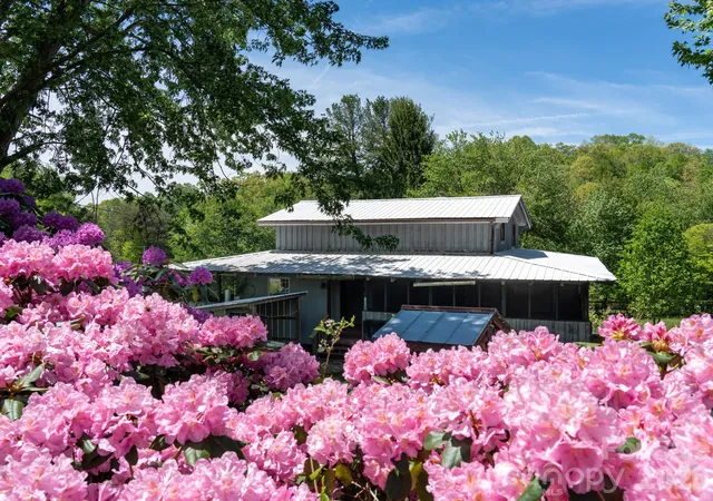 Photo 2 of Single family home for sale at 838 Hidden Valley Rd, Clyde, NC 28721 | MLS# 4364695 | Listing updated on 2026-09-19