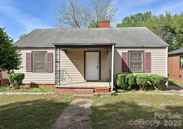 Single family home for sale at 2629 Ringwood St, Charlotte, NC 28208 | MLS# 4364721