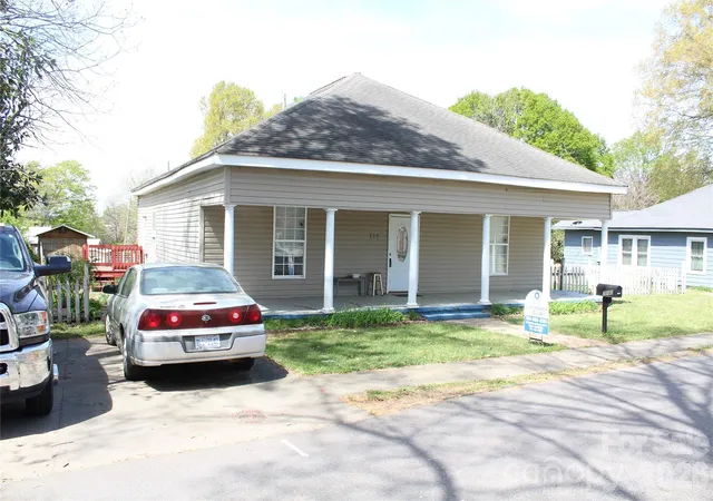 Homes for sale in Shelby, NC | 718 Live Oak St, Shelby, NC 28151 | MLS# 4364734