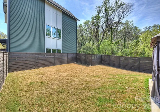 2nd image of 1500 Hawthorne Ln, Charlotte, NC 28205