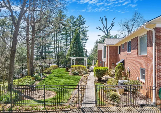 4th image of 4 Dogwood Rd, Asheville, NC 28804 | MLS# 4364830