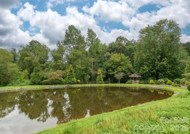 Homes for sale in Hendersonville, NC | 601 Red Oak Dr, Hendersonville, NC 28791 | MLS# 4364852