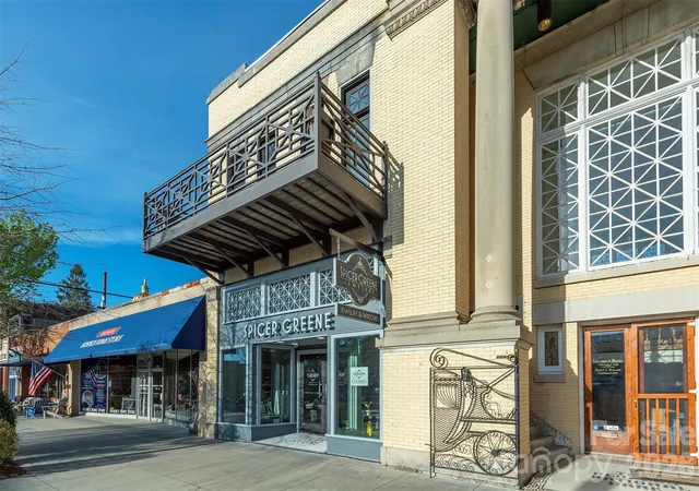 3rd image of 225 N Main St, Hendersonville, NC 28792