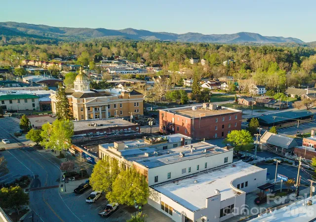 2nd image of 225 N Main St, Hendersonville, NC 28792