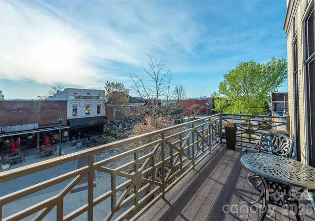 4th image of 225 N Main St, Hendersonville, NC 28792