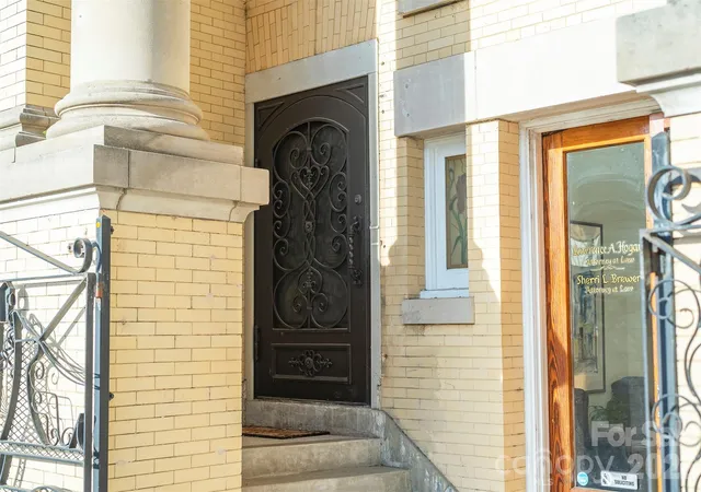 5th image of 225 N Main St, Hendersonville, NC 28792
