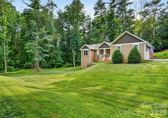 Photo 1 of Single family home for sale at 290 Sweetwater Hills Dr, Hendersonville, NC 28791 | MLS# 4364943 | Listing updated on 2026-09-27