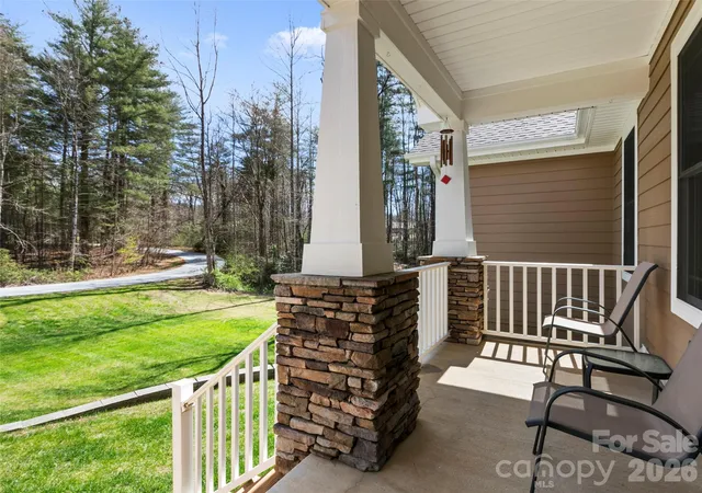 Photo 4 of Single family home for sale at 290 Sweetwater Hills Dr, Hendersonville, NC 28791 | MLS# 4364943 | Listing updated on 2026-09-27