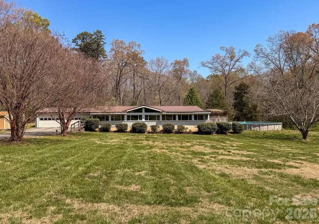 Homes for sale in Newton, NC | 2746 Orangewood Ln, Newton, NC 28658 | MLS# 4364989