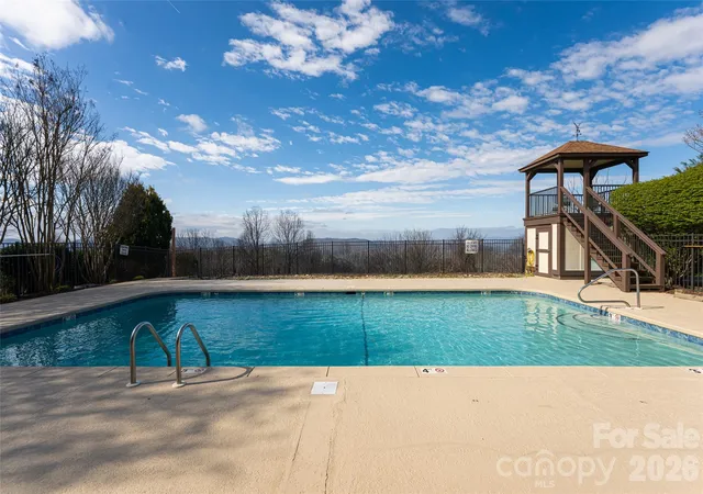 2nd image of 1203 Fleetwood Plz, Hendersonville, NC 28739