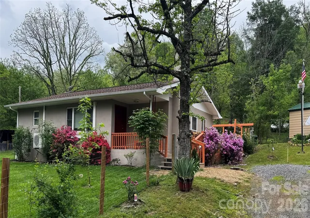 Homes for sale in Whittier, NC | 450 W Piney Mountain Rd, Whittier, NC 28789 | MLS# 4365002